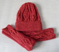 Handknitted hat and wristwarmers
