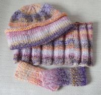 Handknitted hat, cowl and wristwarmers