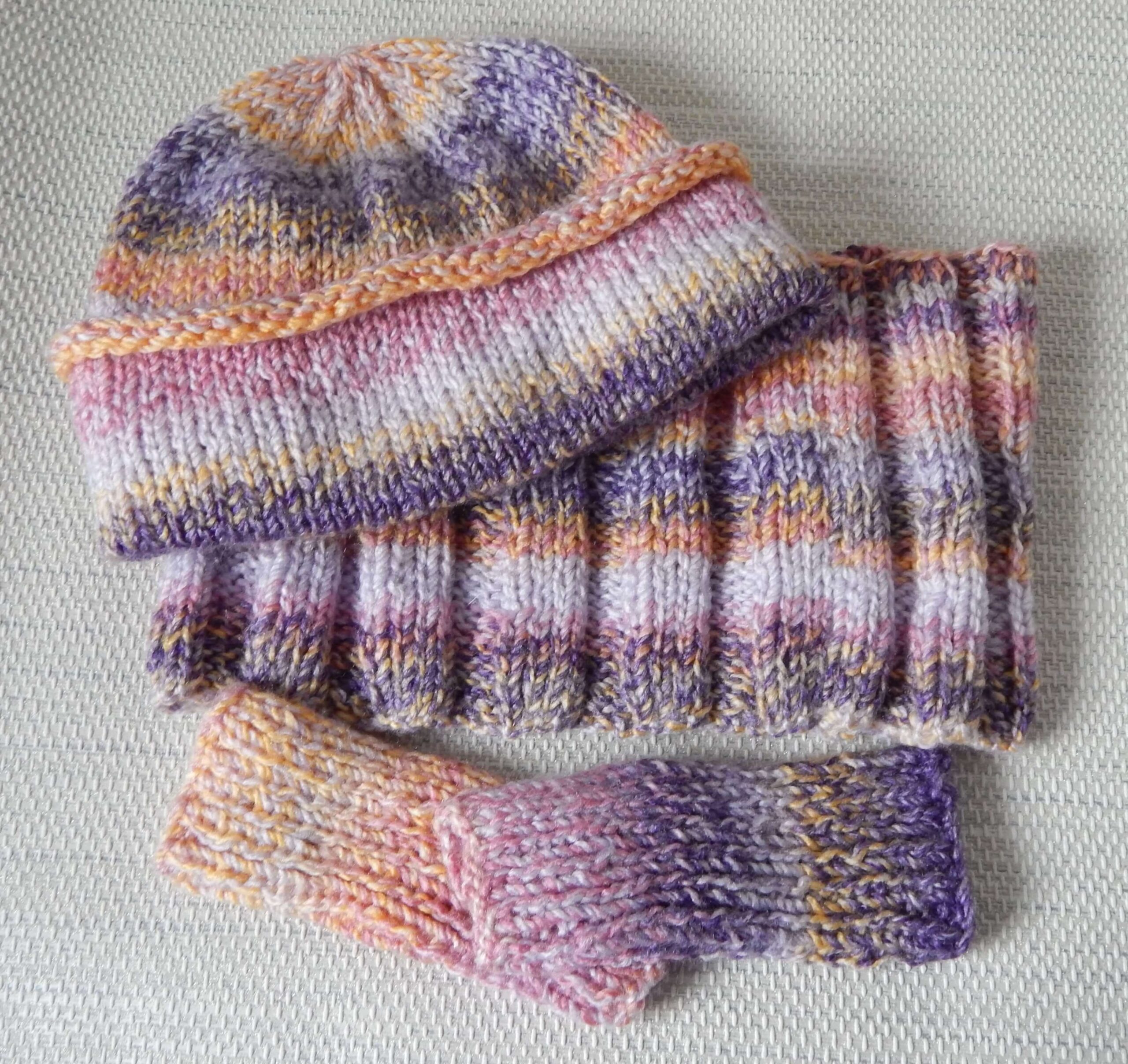Handknitted hat, cowl and wristwarmers Handknitted hat, cowl and wristwarmers