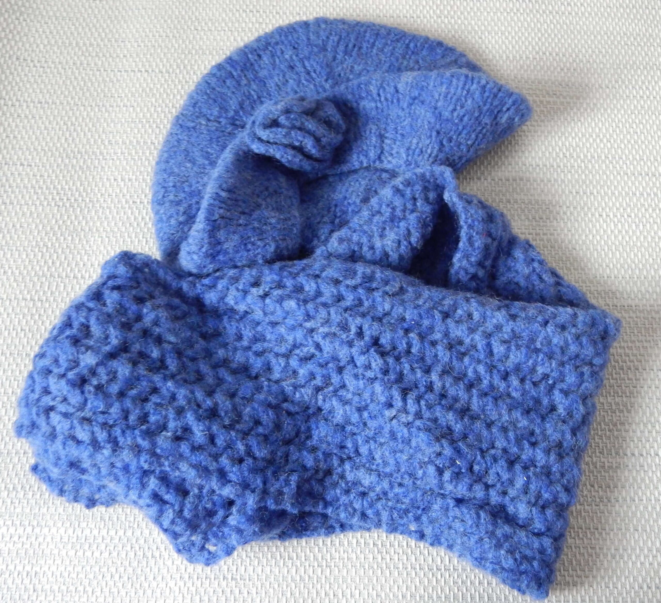 Handknitted hat & cowl Handknitted hat and cowl