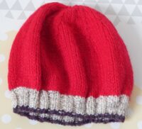 handknitted girl's beret in red
