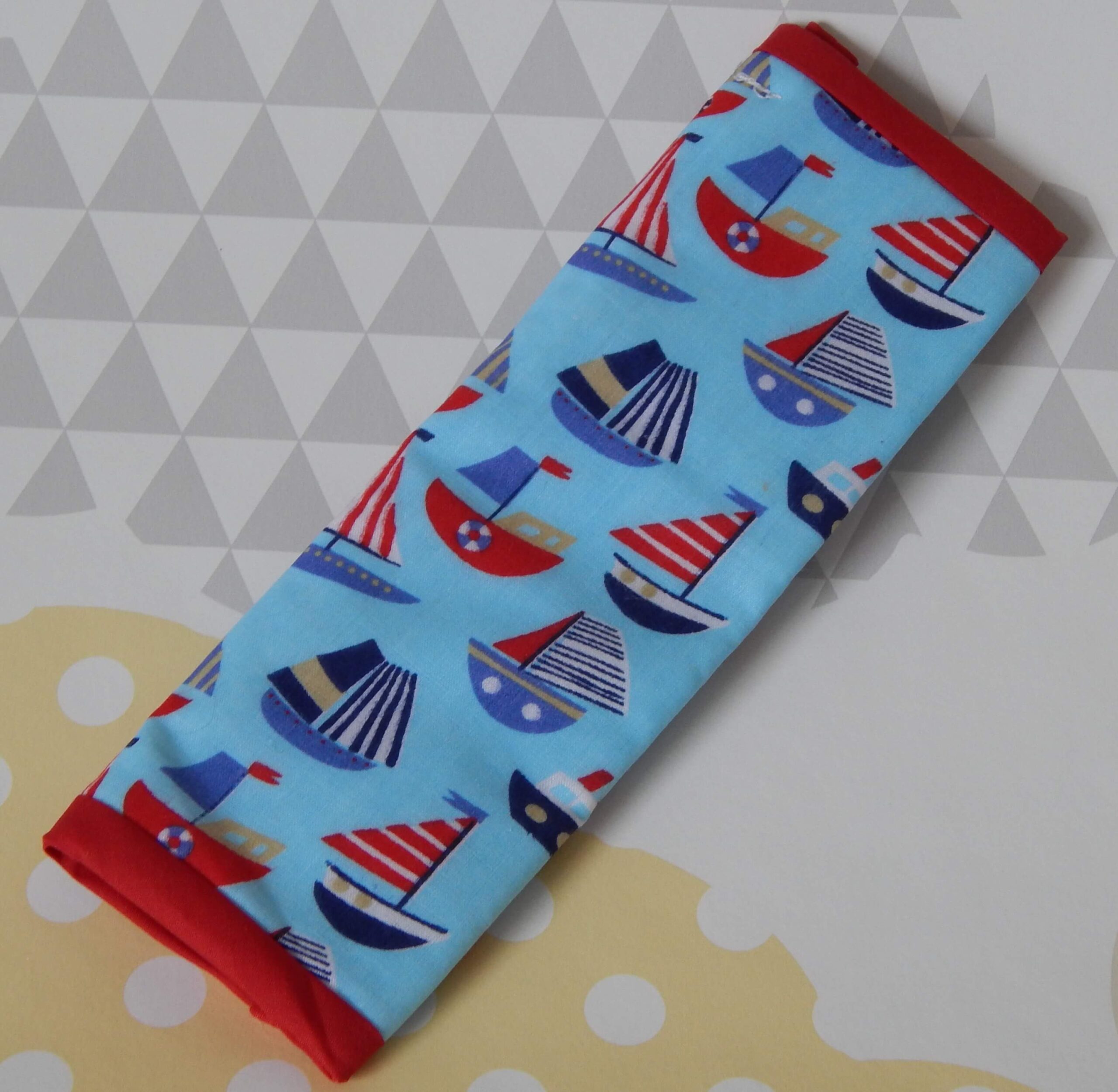 K169 kids seat belt cover blue boats with red