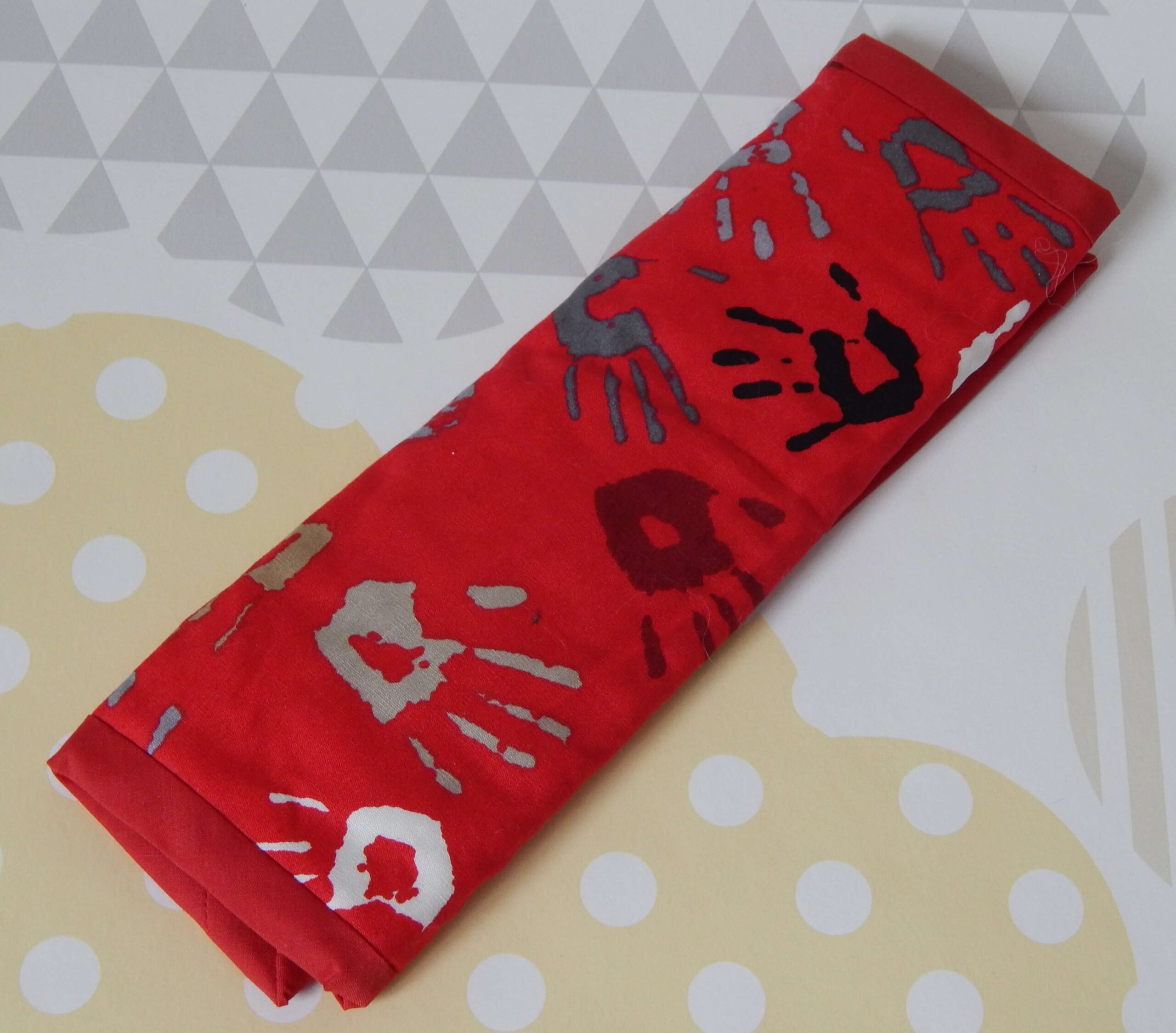 K181 kids seat belt cover red hands with red
