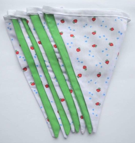 H050 Fabric bunting strawberries & green