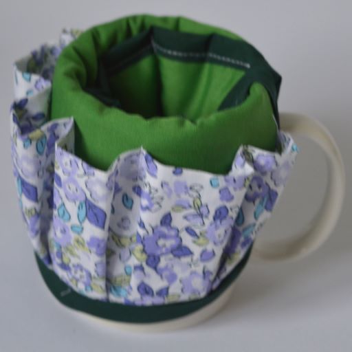 H143 Mug organiser green lilac flower bottle