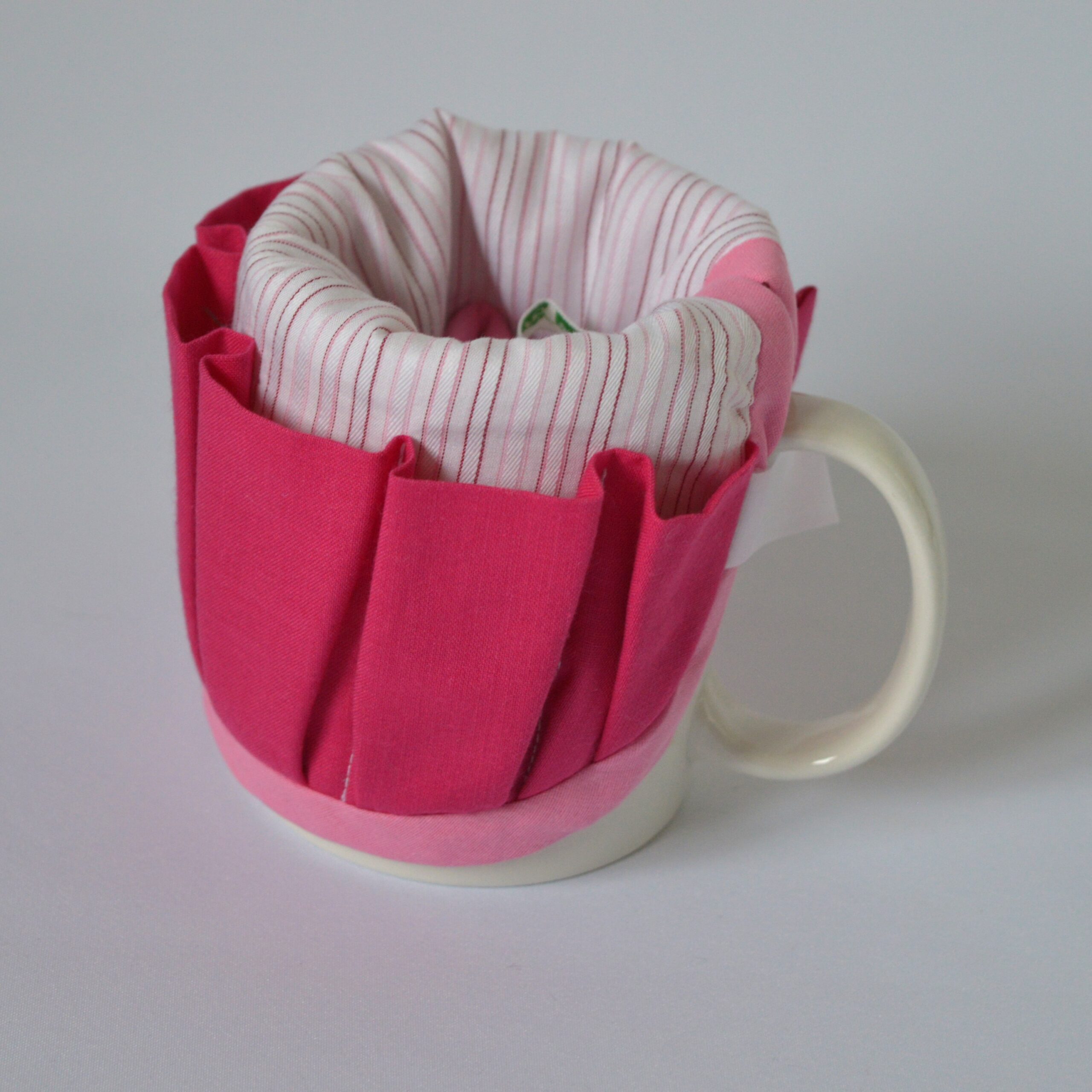 H163 Mug organiser pink stripes fuschia pink