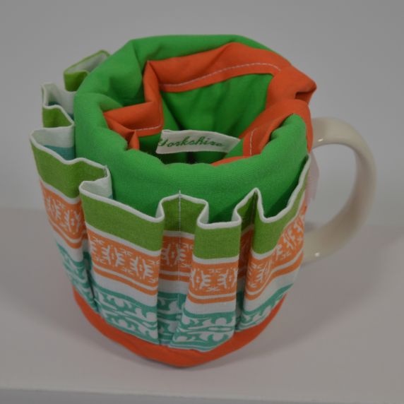 H391 Mug organiser green green orange pattern orange